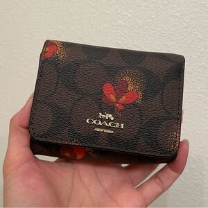 BNWT Coach small trifold wallet in signature canvas with pop floral print